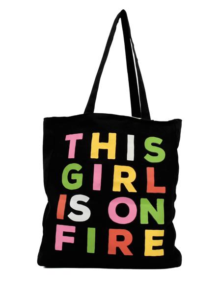 ΤΣΑΝΤΑ ΥΦΑΣΜΑΤΙΝΗ TOTE "THIS GIRL IS ON FIRE"